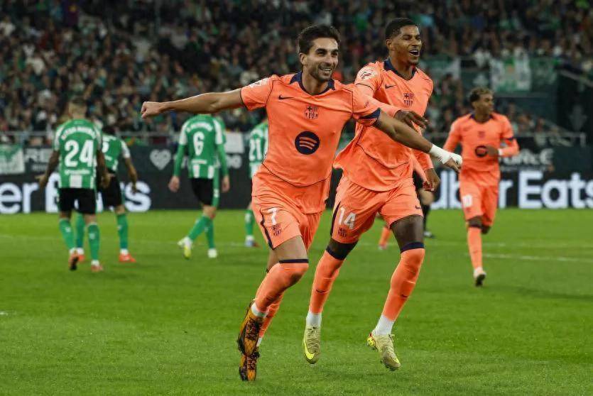 3-5,甩开皇马!1人帽子戏法!卫冕冠军6连胜稳居西甲榜首